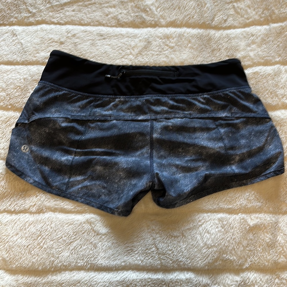 Speed Up, low rise Lululemon Shorts - Picture 4 of 6